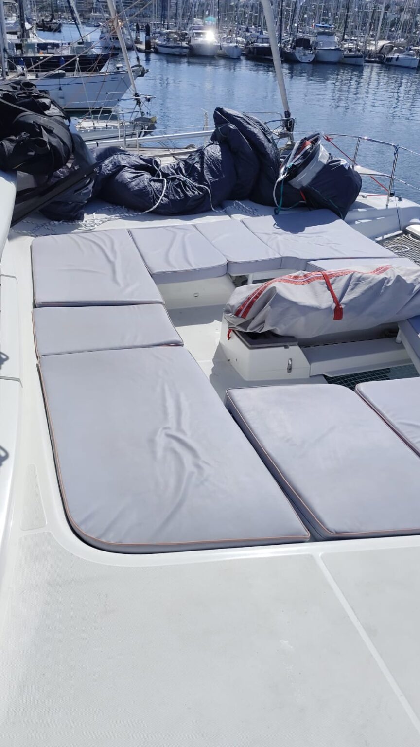 LIMPIEZA NAUTICA YATE PROA